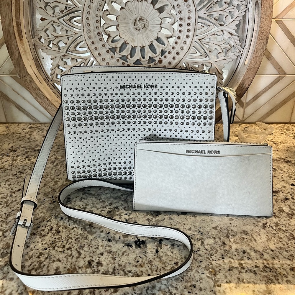 Michael Kors matching purse and wallet